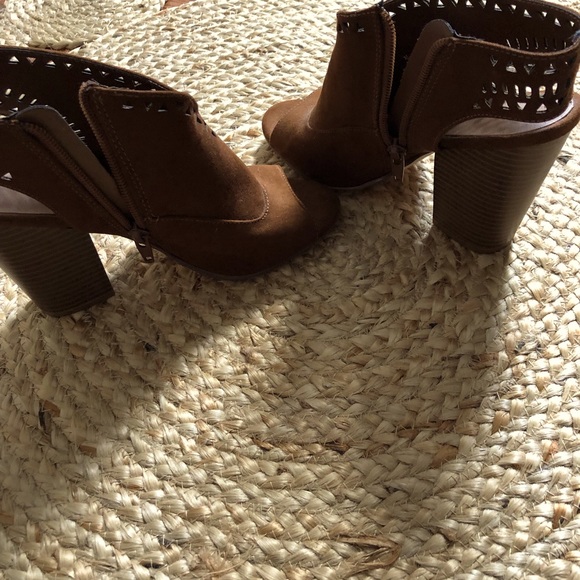 Brown heel peep toe sandals. Like-new - Picture 4 of 7